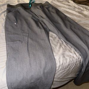 Figs Large (petite) Kade Scrub pants in Graphite